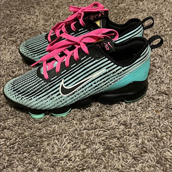 Nike Air Vapormax Flyknit 3 South Beach Big Kid Sneakers - Picture 6 of 11